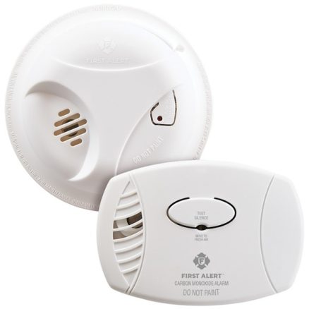 First Alert 1039879 Smoke (SA303) & Carbon Monoxide (CO400) Detector Combo Pack 1