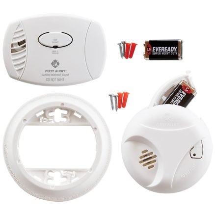 First Alert 1039879 Smoke (SA303) & Carbon Monoxide (CO400) Detector Combo Pack 2