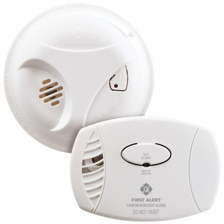 First Alert 1039879 Smoke (SA303) & Carbon Monoxide (CO400) Detector Combo Pack 6