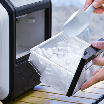 Battery-Powered Ice Maker for Outdoors 2